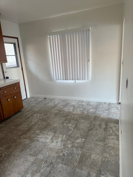 Kitchen dining - 544 W Vesta St