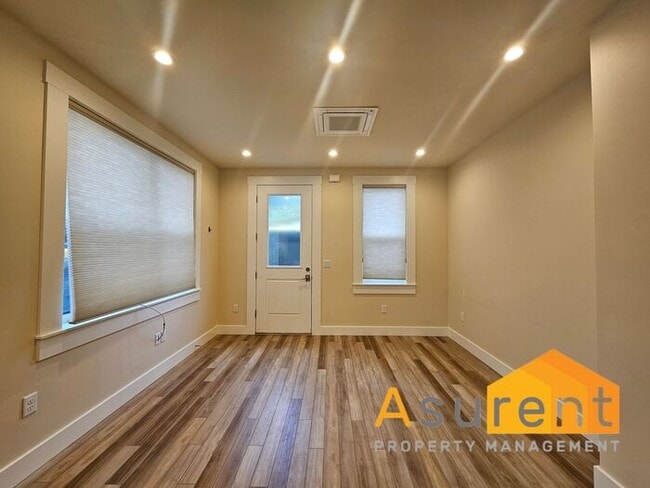 Building Photo - Cute Cottage in Railroad District of Ashland