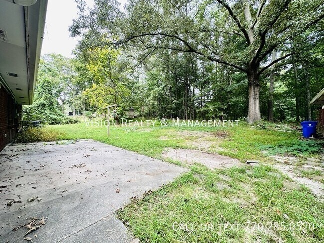 Building Photo - 6150 Mallory Rd