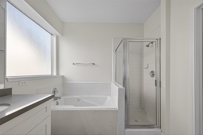 Building Photo - 3522 Brookwood Dr