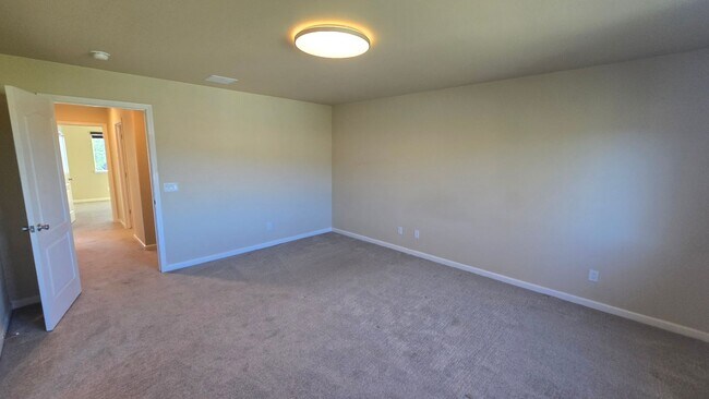 Building Photo - Gated Somersett Home with a View!