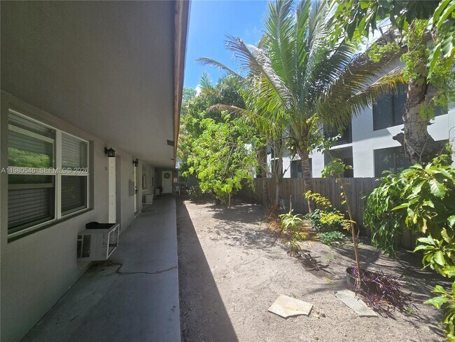 Building Photo - 4095 N Andrews Ave