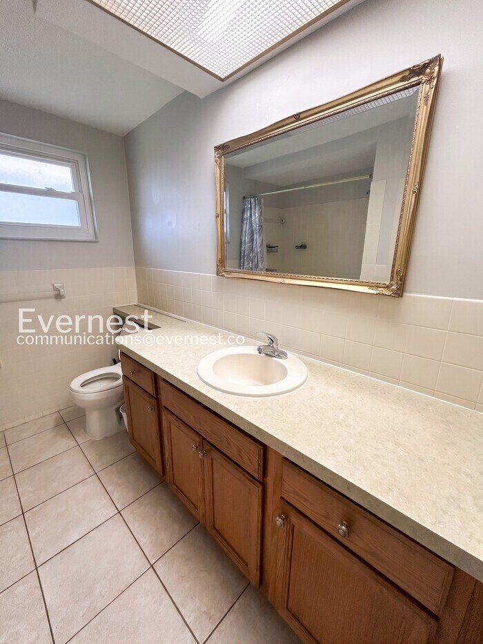 Building Photo - 7810 Cayuga Dr