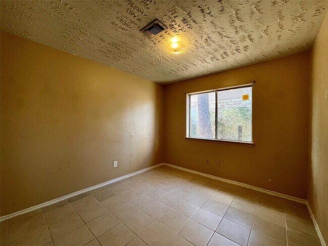 Building Photo - 11019 Almond Grove