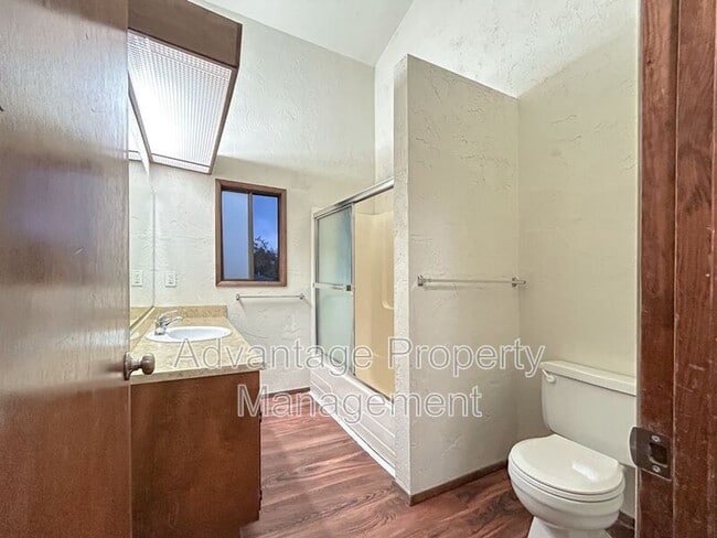 Building Photo - 1765 NW Grant Ave