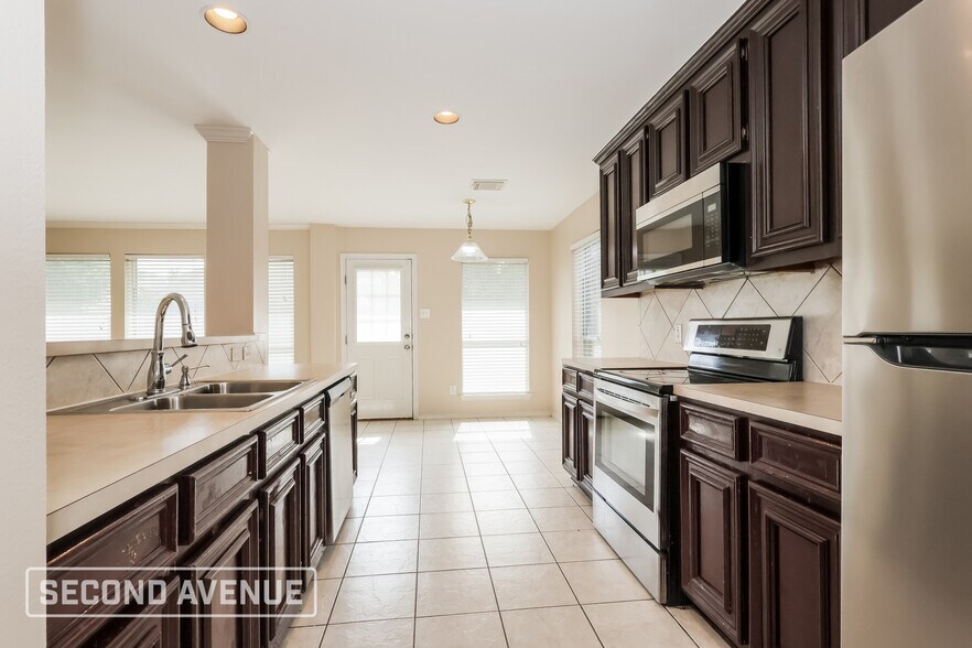 Building Photo - 21930 Golden Cedar Dr