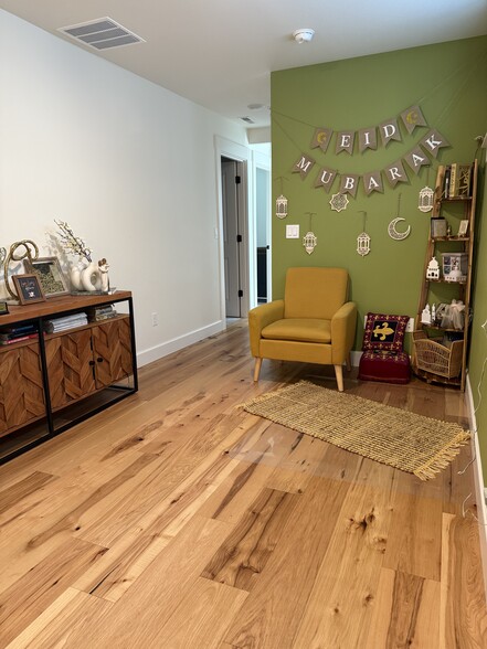 Building Photo - 3844 SE 83rd Ave