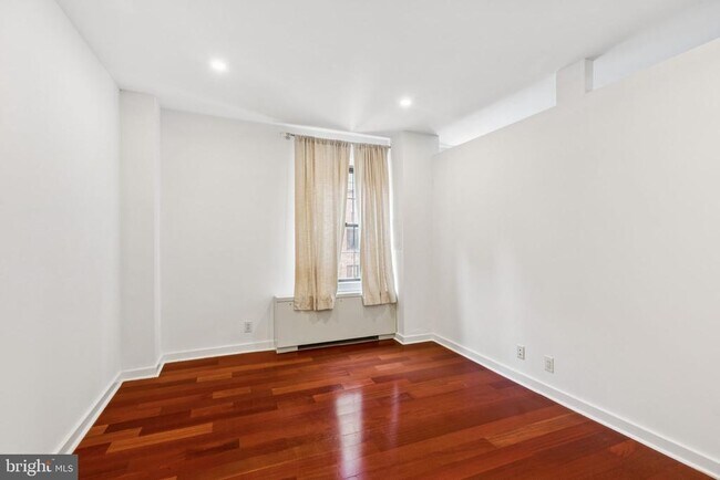 Building Photo - 219 S 18th St