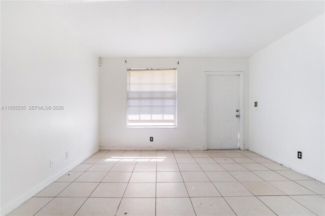 Building Photo - 415 NW 60th Way