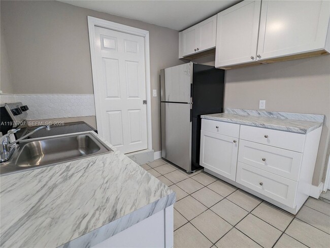 Building Photo - 987 NE 131st St