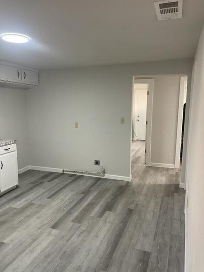 Building Photo - 3/1 in West, TX