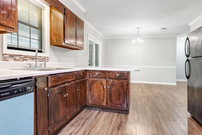 Building Photo - Lee County!