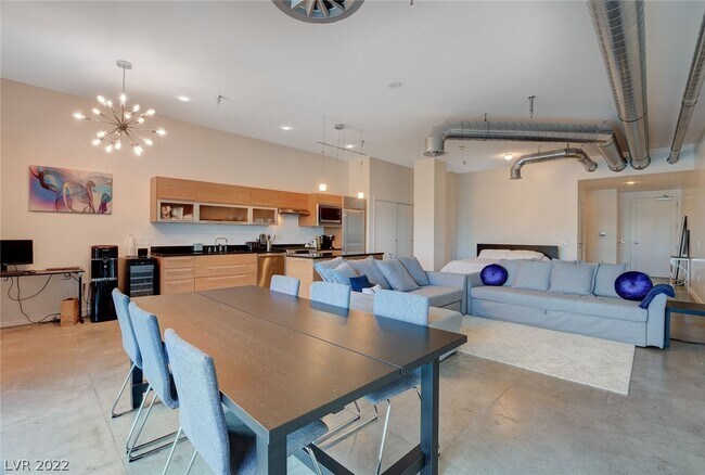 Building Photo - 200 Hoover Ave