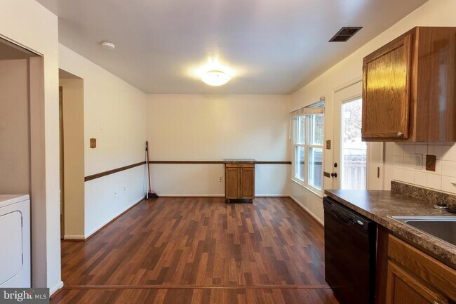 Building Photo - 3935 Wintergreen Pl