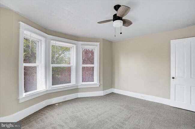 Building Photo - 319 N 2nd St