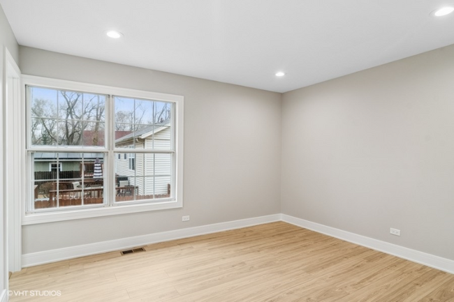 Building Photo - 23726 N Overhill Dr