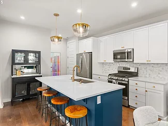 Building Photo - Luxury Living in Reed’s Crossing – Designe...