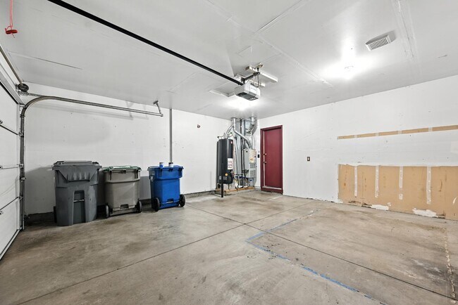 Building Photo - 5827 Orchid Wy S