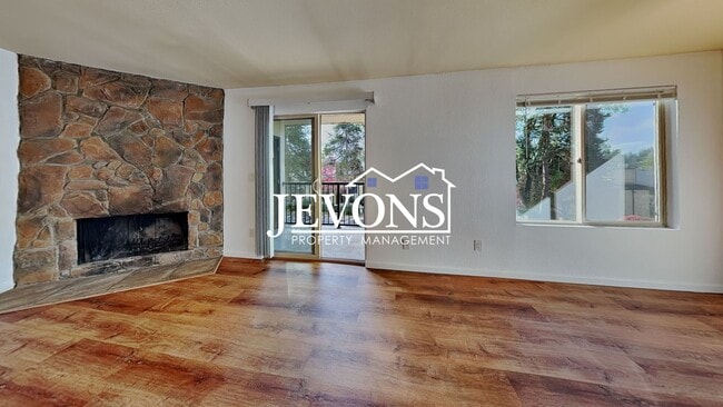 Building Photo - 2-bedroom home with water, sewer, and garb...