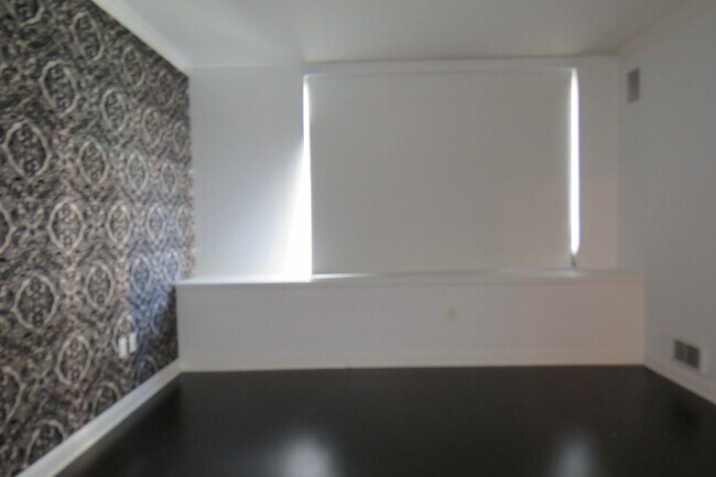 Building Photo - 2 bedroom at the BEACON