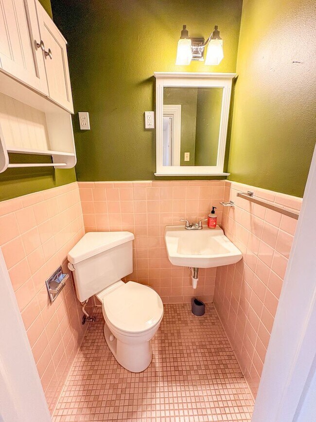 Building Photo - 515 N 32nd St