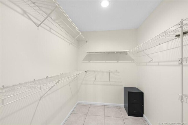 Building Photo - 6062 SE Landing Way