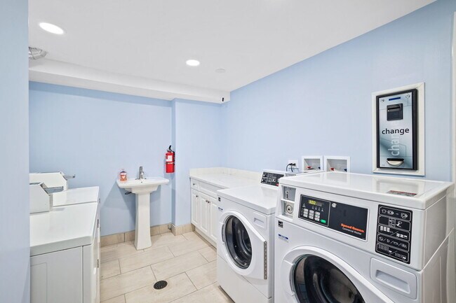 Building Photo - 8440 W 95th St