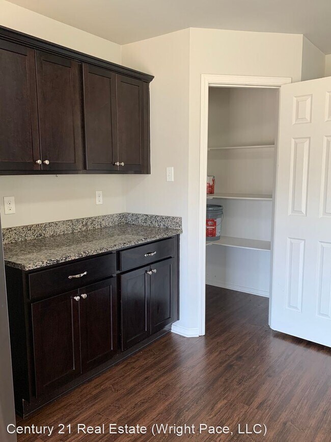 Building Photo - 3 br, 2 bath House - 4724 Bedrock