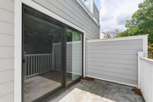 Building Photo - 2 bed/2 bath condo in Penn Valley