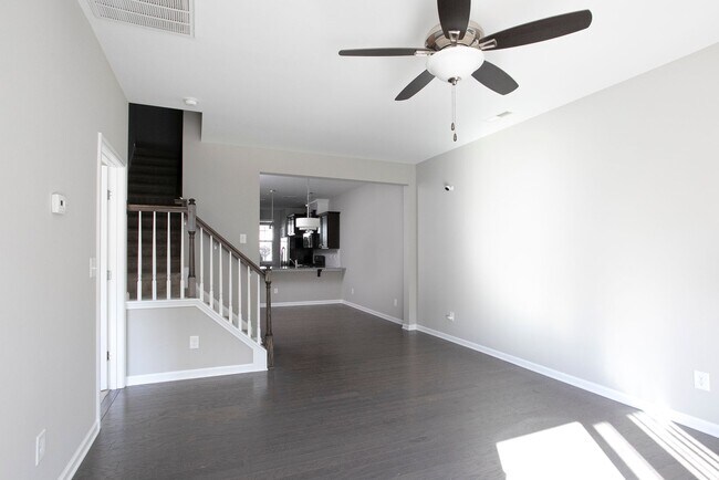 Building Photo - Available mid-July - Adorable 3 Bed 2.5 Ba In Great Location! First Floor Master!