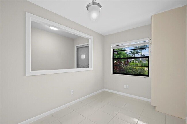 Building Photo - 11888 Suellen Cir