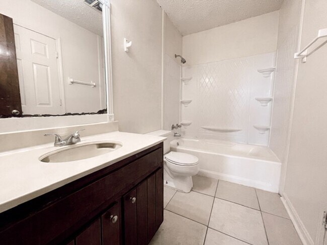 Building Photo - 8220-B GOVERNOR DRIVE BATON ROUGE, LA 70820