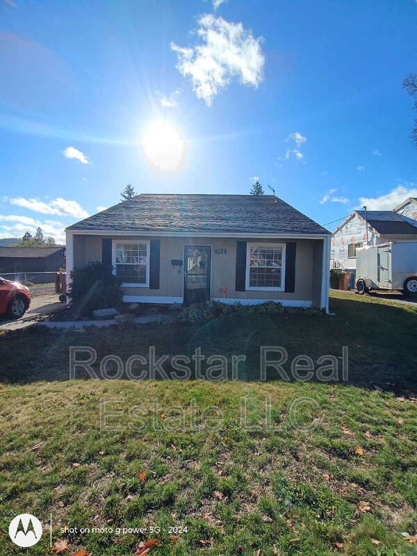 Primary Photo - 3512 E 32nd Ave