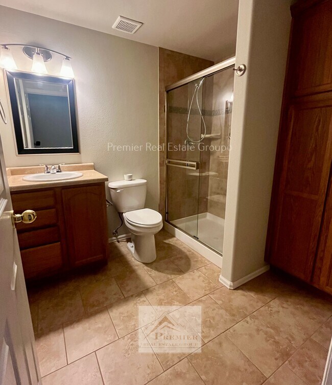 Building Photo - 7215 Edgebrook Dr