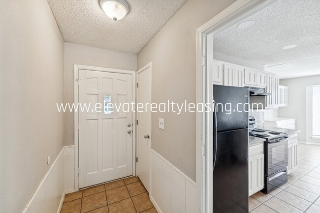 Building Photo - 11168 S Douglas Ave