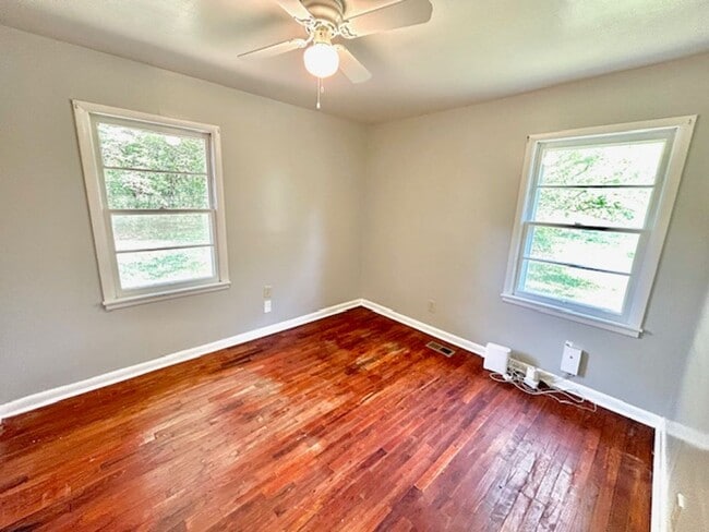 Building Photo - Cozy & Convenient Living on Fay Street – Great Location!