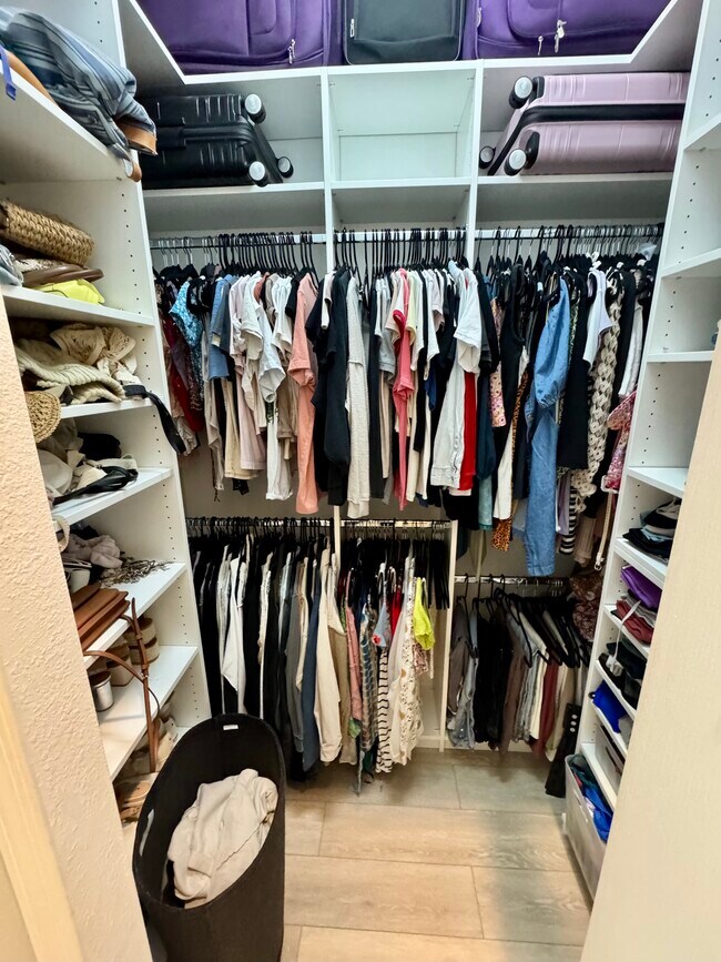 Building Photo - 480 Bridle Path Way