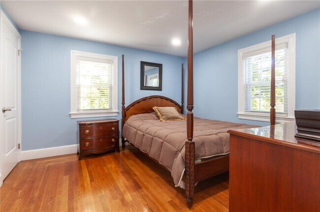 Building Photo - 470 Elmgrove Ave