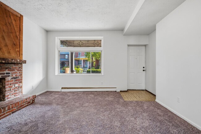 Building Photo - 2232 Woodstock Ave