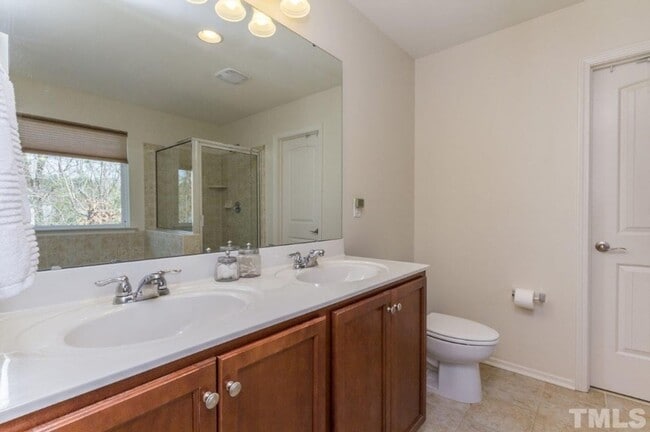 Building Photo - Elegant 3BD, 2BA Raleigh Home Near Shoppin...