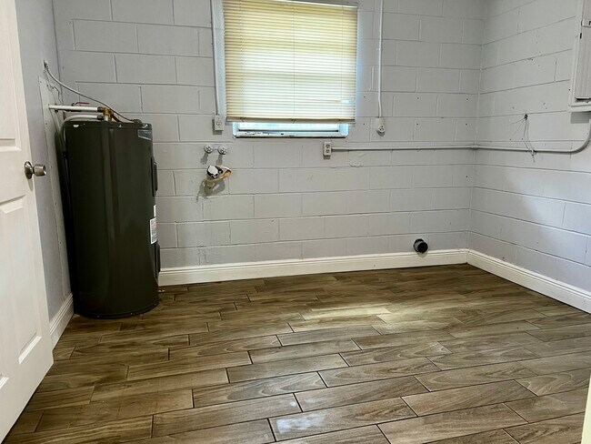 Laundry Room - 207 67th St NE