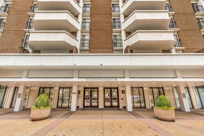 Building Photo - Available Now! 1 Bed / 1 Bath Condo in the...