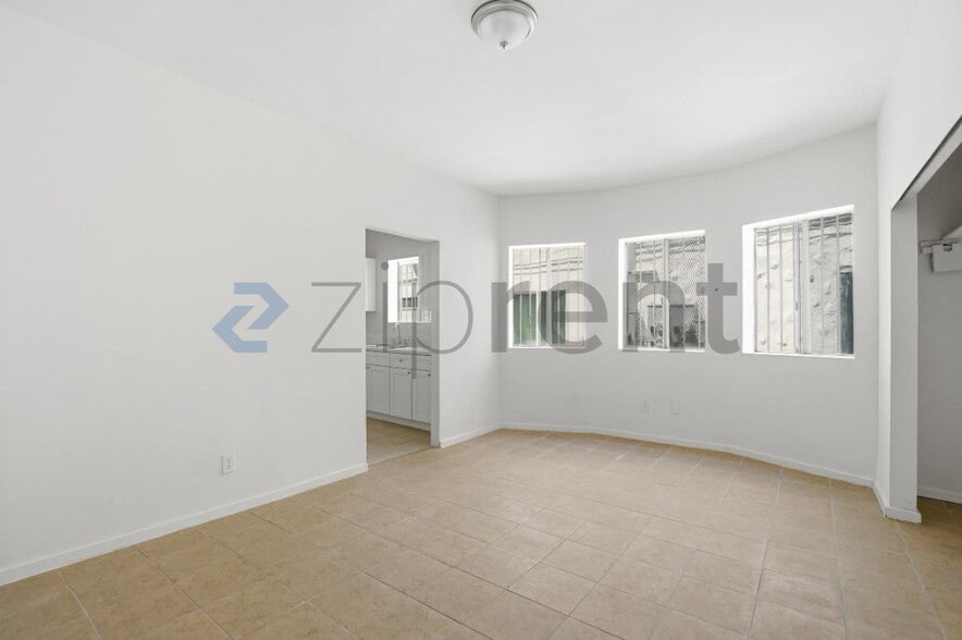 Building Photo - 1513 W 12th Pl