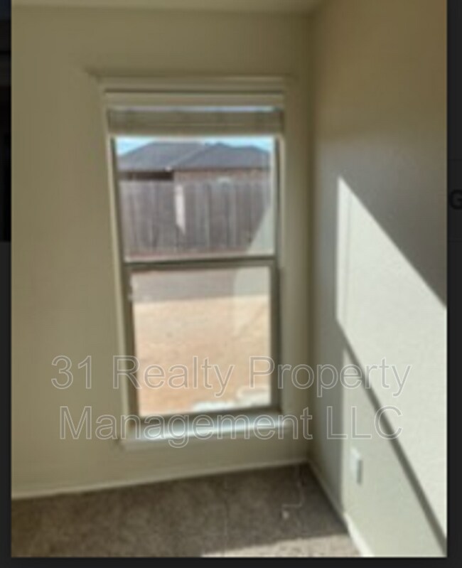 Building Photo - 1028 E 90th St