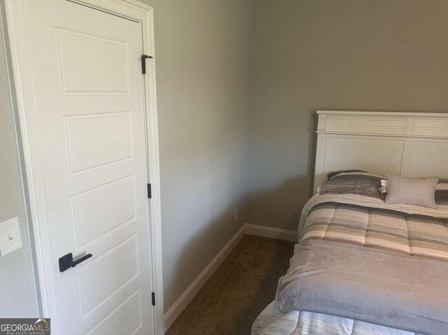 Building Photo - 100 Newport Ave