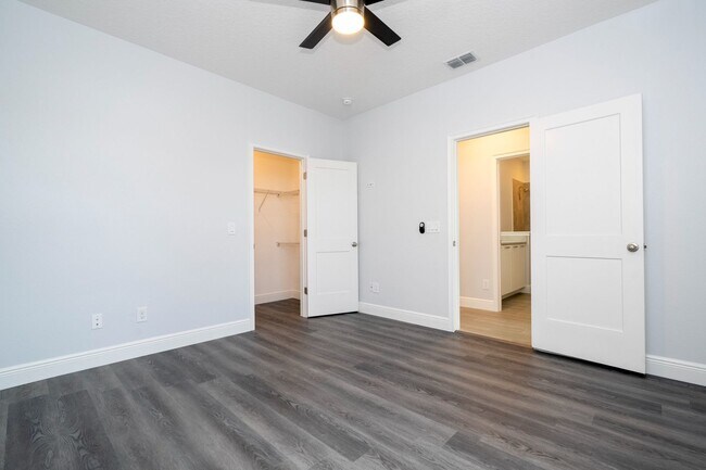 Building Photo - 6665 Bridgman St