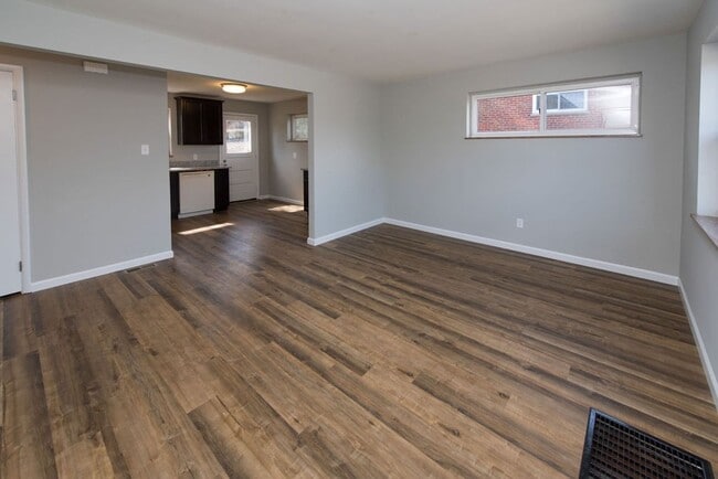 Building Photo - COVEDALE - 3+ bedroom brick cape cod  with one garage built in garage