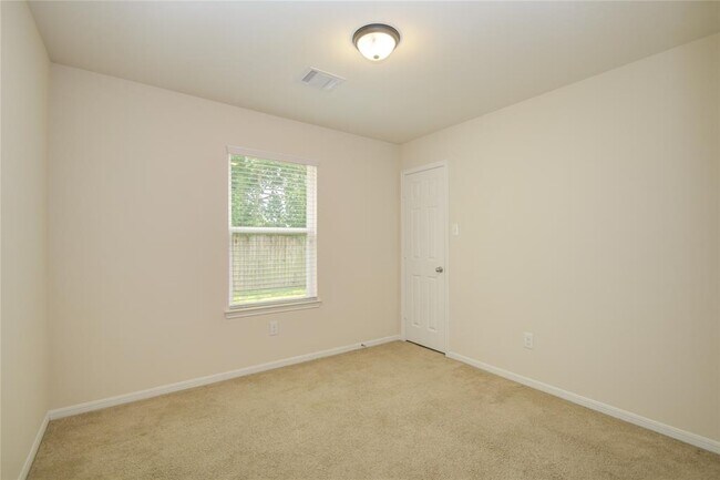 Building Photo - 2111 Denridge Dr