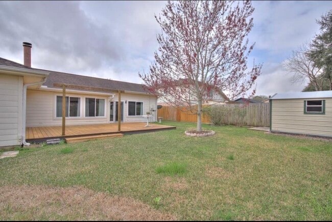 Building Photo - 3039 Becket St