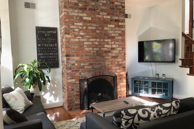 Building Photo - 703 13th St NE